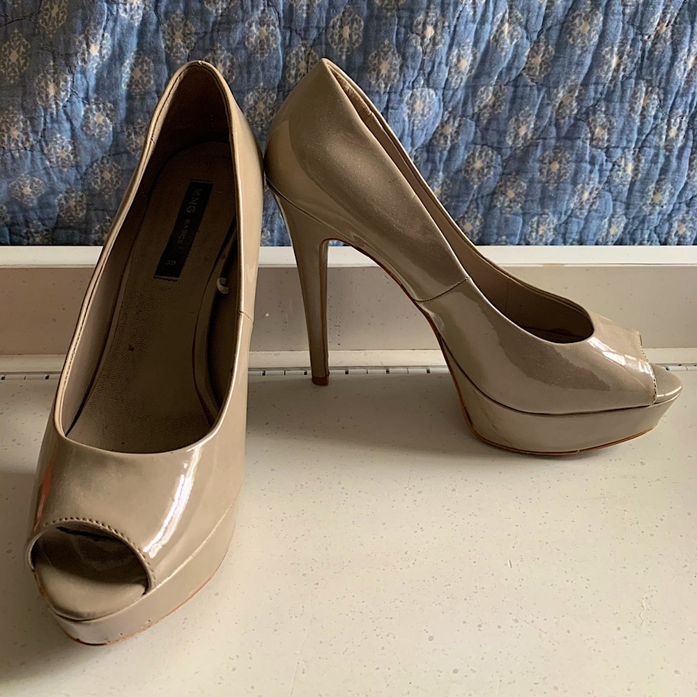 Size 8.5 Nude heels